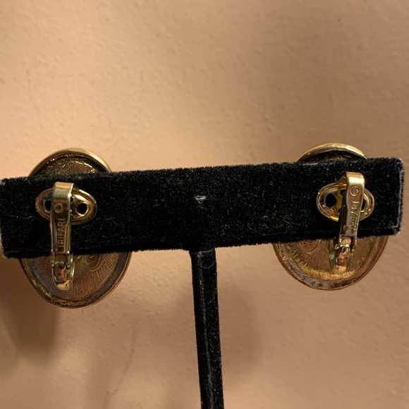 80’s TRIFARI PALE PASTEL PINK CABOCHON CLIP ON EARRINGS - Picture 4 of 11